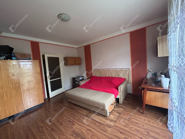 Eladó téglalakás, Tatabányán 33 M Ft, 2 szobás