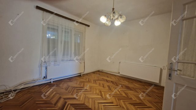 Eladó családi ház, Komáromban 68 M Ft, 3 szobás