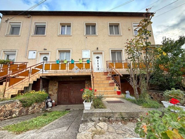 Eladó téglalakás, Székesfehérvárott 94.999 M Ft, 3 szobás