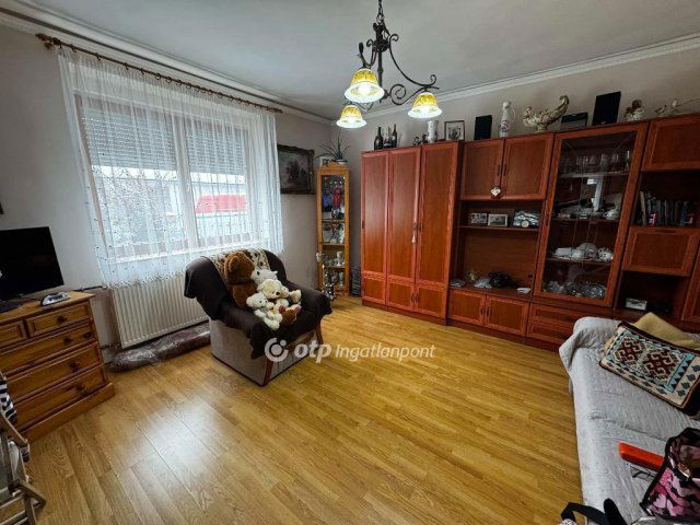 Eladó családi ház, Debrecenben 64.9 M Ft, 3 szobás