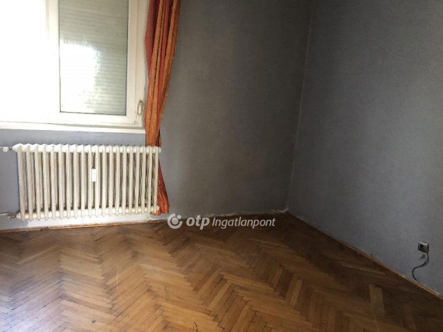 Eladó panellakás, Ajkán 32.1 M Ft, 2 szobás