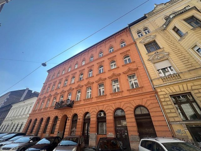 Eladó téglalakás, VI. kerületben, Vörösmarty utcában
