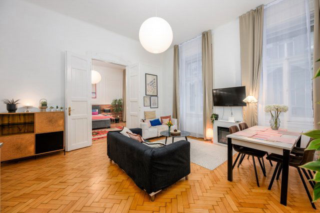 Eladó téglalakás, Budapesten, VI. kerületben 150 M Ft, 4 szobás