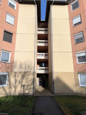 Eladó panellakás, Debrecenben, Vezér utcában 49.9 M Ft, 1 szobás