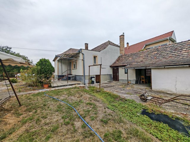 Eladó családi ház, Tarjánon 68 M Ft, 3 szobás