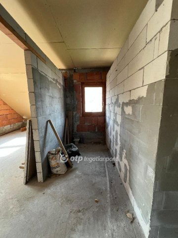 Eladó családi ház, Budapesten, III. kerületben 128.9 M Ft