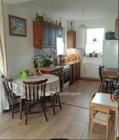 Eladó sorház, Vácon 109.2 M Ft, 1+3 szobás