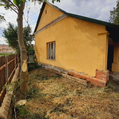 Eladó családi ház, Tiszakürtön 8 M Ft, 1 szobás