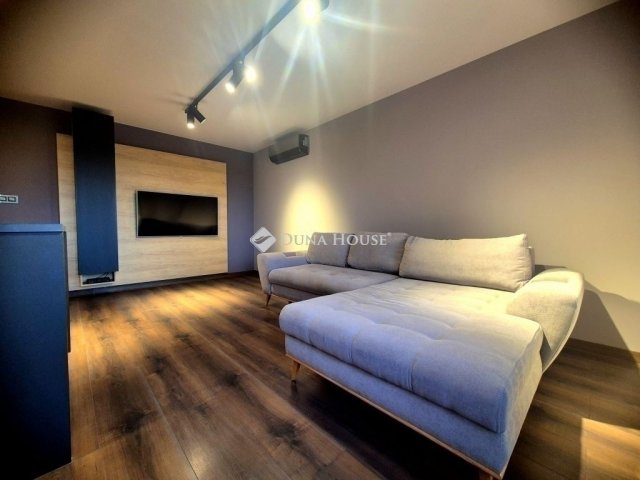 Eladó panellakás, Budapesten, III. kerületben 82.9 M Ft, 3 szobás