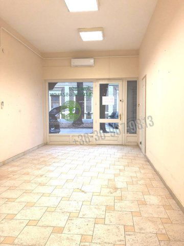 Eladó üzlethelyiség, Békéscsabán, Kinizsi utcában 44 M Ft