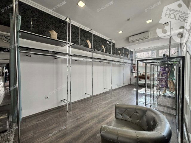 Eladó üzlethelyiség, Kecskeméten 64.9 M Ft, 2 szobás