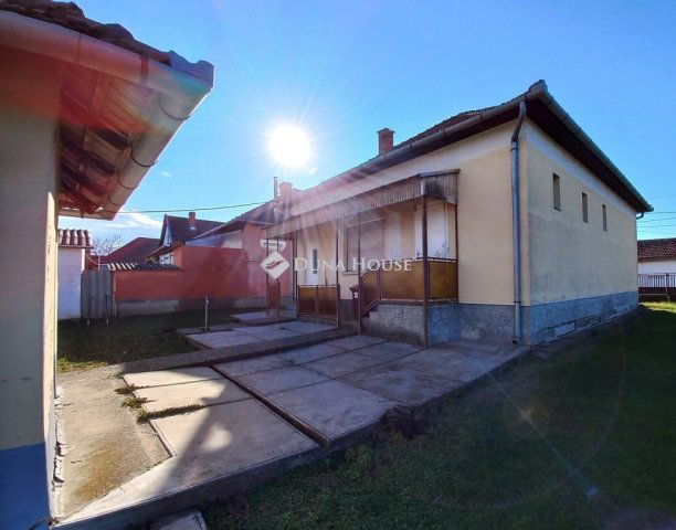 Eladó családi ház, Kaszaperen 11.9 M Ft, 2 szobás