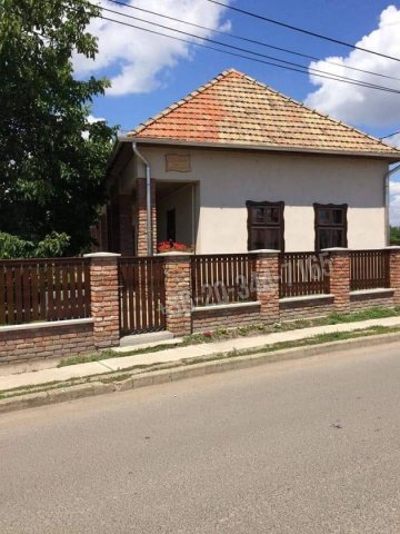 Eladó családi ház, Poroszlón 52 M Ft, 3 szobás