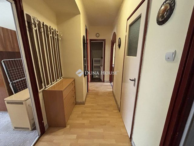 Eladó panellakás, Mosonmagyaróváron 41.99 M Ft, 2 szobás