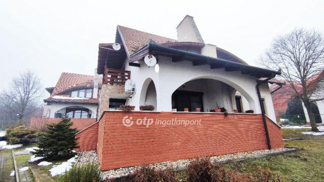 Eladó téglalakás, Alsópáhokon 67.9 M Ft, 3 szobás