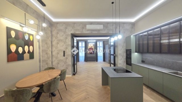 Eladó téglalakás, Budapesten, VI. kerületben 180 M Ft, 2 szobás