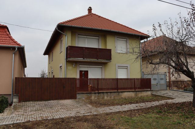 Eladó családi ház, Kartalon 74.9 M Ft, 5 szobás