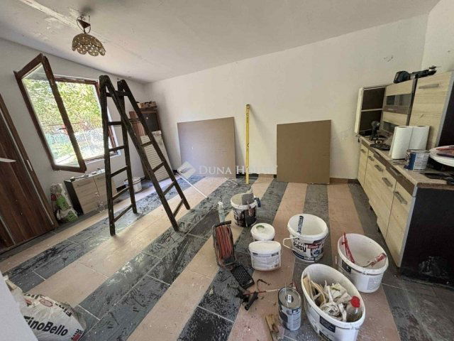 Eladó családi ház, Szegeden 8.9 M Ft, 2 szobás