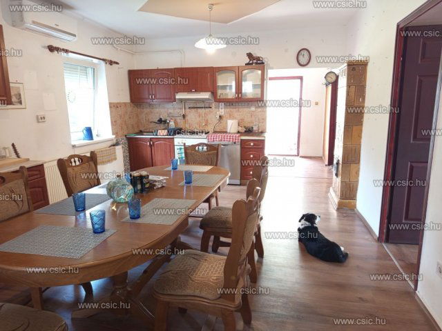 Eladó családi ház, Piliscséven 59.9 M Ft, 2 szobás