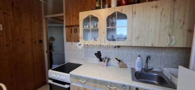 Eladó panellakás, Pécsett 39.99 M Ft, 2 szobás