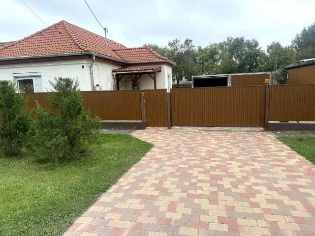 Eladó családi ház, Pusztaszabolcson 54.9 M Ft, 3 szobás