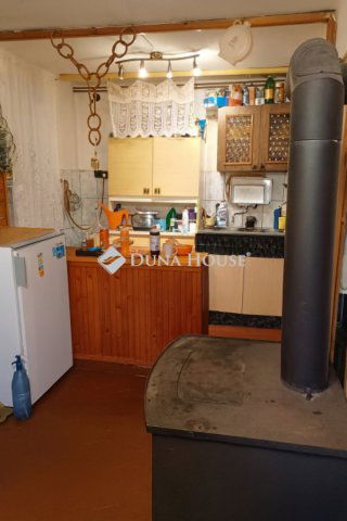 Eladó nyaraló, Dányon 44 M Ft, 3 szobás / költözzbe.hu