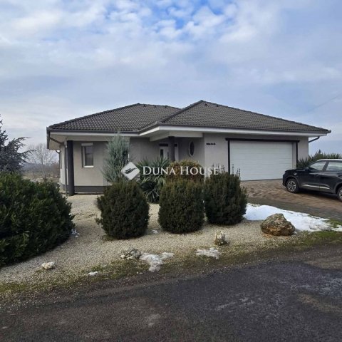 Eladó családi ház, Császártöltésen 187 M Ft, 4 szobás