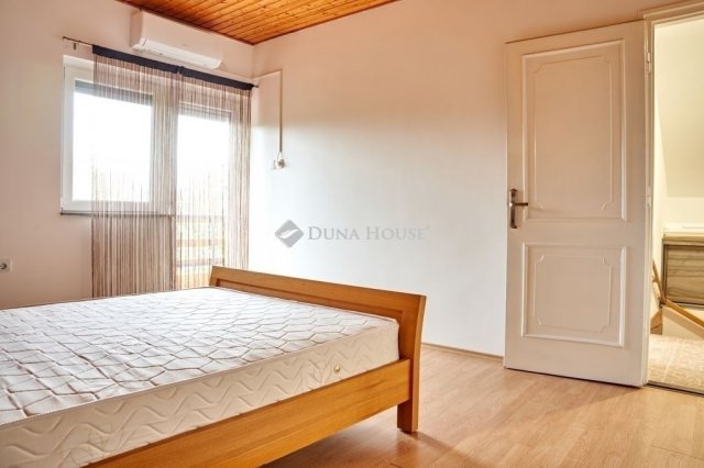 Eladó családi ház, Pécsett 119 M Ft, 4 szobás