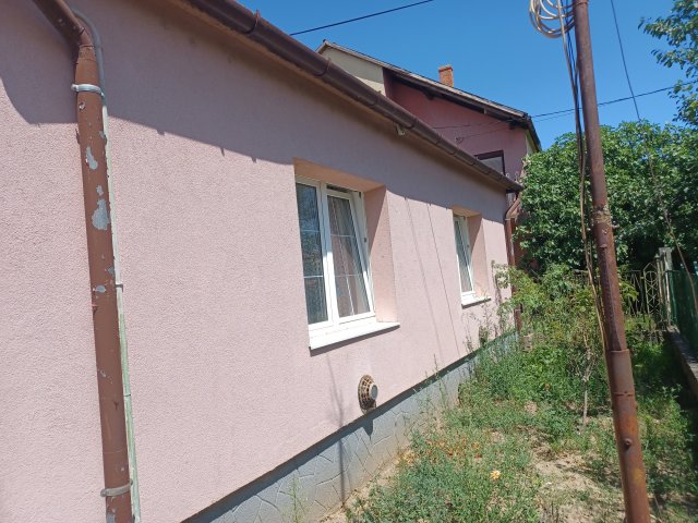 Eladó családi ház, Kónyon 39.9 M Ft, 2 szobás