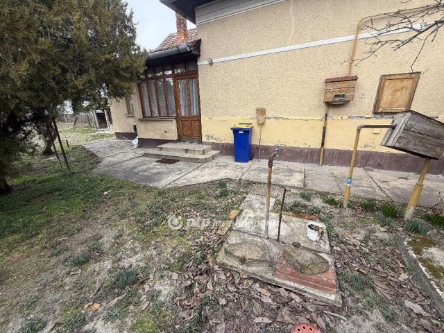 Eladó családi ház, Tiszakécskén 26.9 M Ft, 2 szobás