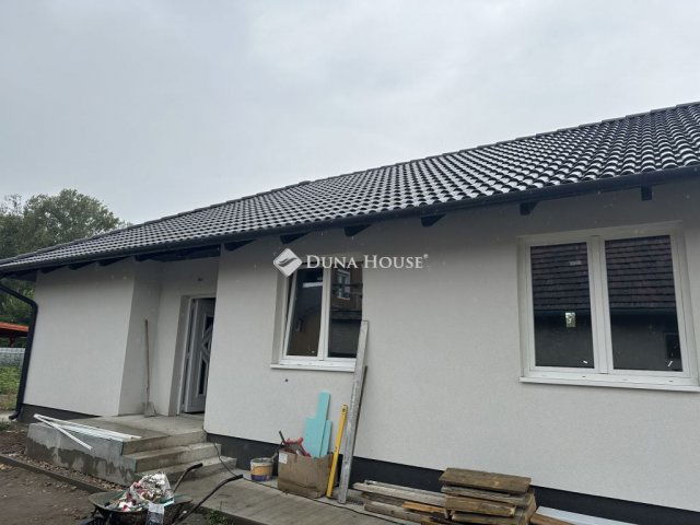 Eladó ikerház, Monoron 90 M Ft, 4 szobás / költözzbe.hu