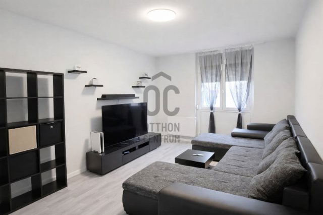 Eladó panellakás, Székesfehérvárott 59.9 M Ft, 4 szobás