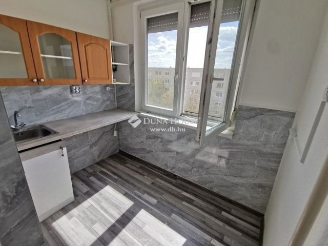 Eladó panellakás, Nagykőrösön 25 M Ft, 1 szobás
