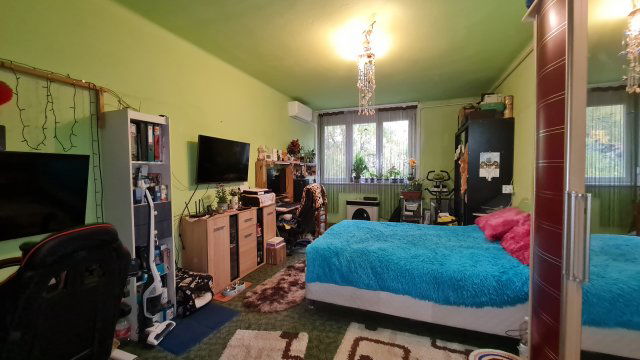 Eladó téglalakás, Dunaújvárosban, Kőris utcában 16.9 M Ft