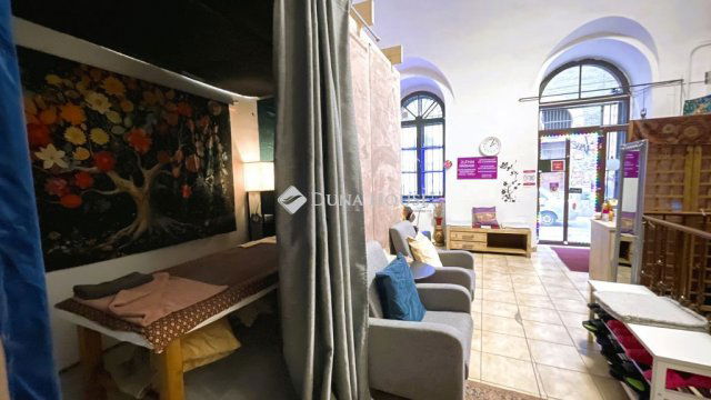 Eladó üzlethelyiség, Budapesten, VI. kerületben 155 M Ft