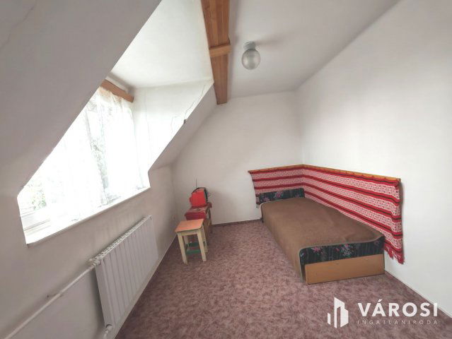 Eladó családi ház, Komáromban 59.9 M Ft, 6 szobás