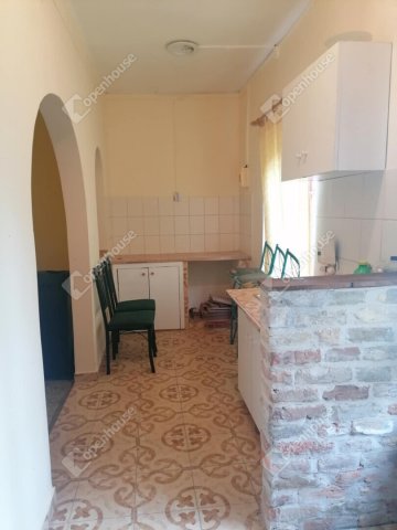 Eladó családi ház, Szegeden 8.5 M Ft, 1 szobás