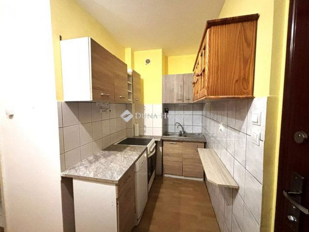 Eladó panellakás, Mosonmagyaróváron 35.9 M Ft, 1+1 szobás