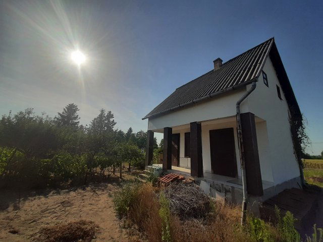 Eladó nyaraló, Komáromban 9.5 M Ft, 2 szobás