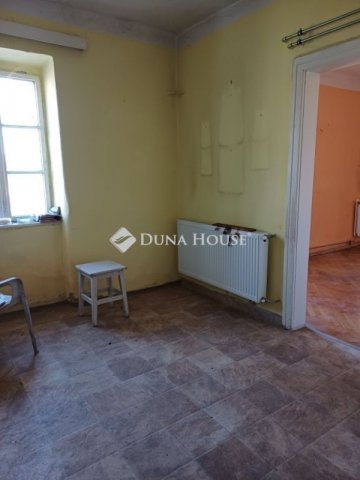 Eladó családi ház, Pécsett 36 M Ft, 4 szobás