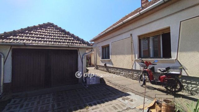 Eladó családi ház, Jászberényben 31.5 M Ft, 2+1 szobás