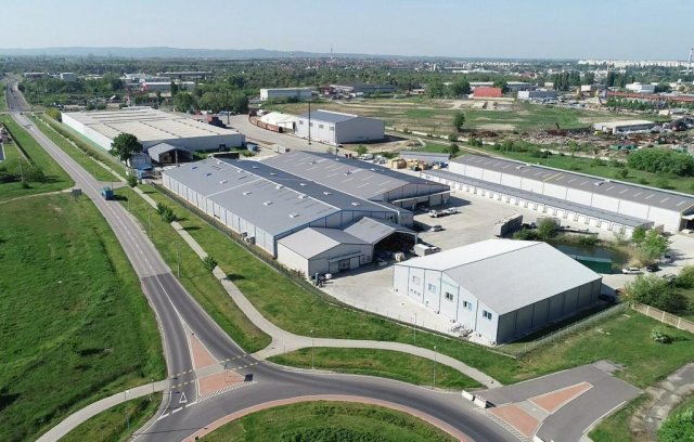 Kiadó ipari ingatlan, Győrött 4244 E Ft / hó