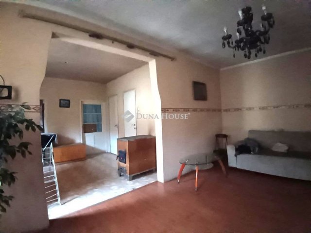 Eladó családi ház, Súron 23 M Ft, 3 szobás