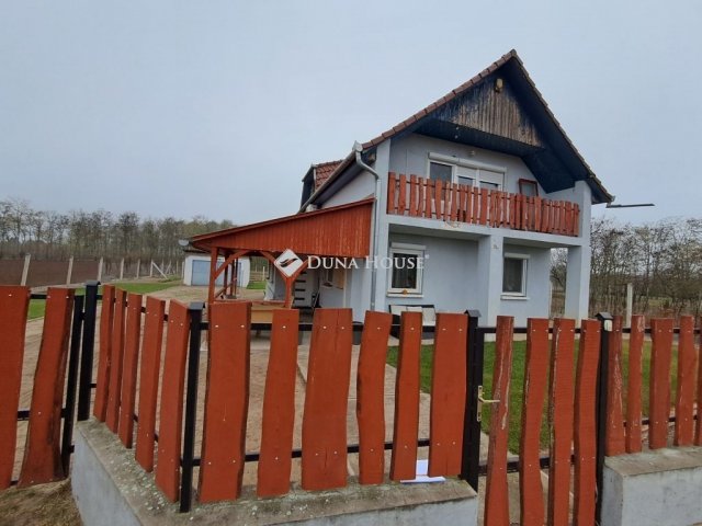 Eladó családi ház, Csemőn 39.6 M Ft, 3 szobás