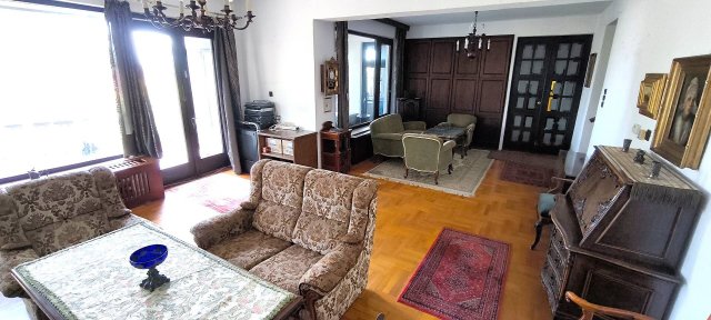 Eladó családi ház, Esztergomban 149.9 M Ft, 7 szobás