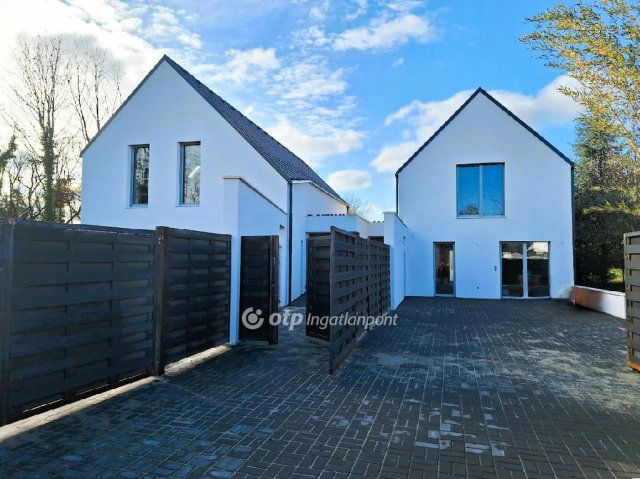 Eladó ikerház, Balatonakarattyán 169 M Ft, 4 szobás