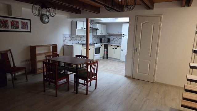 Kiadó téglalakás, albérlet, Esztergomban 240 E Ft / hó