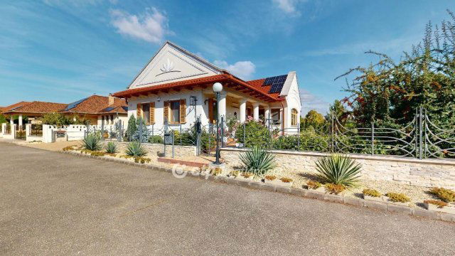 Eladó családi ház, Kazincbarcikán 149.7 M Ft, 3+2 szobás