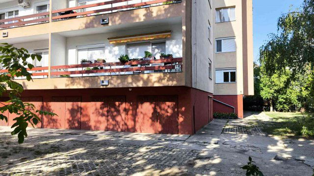 Kiadó garázs, Debrecenben, Baksay Sándor utcában 30 E Ft / hó