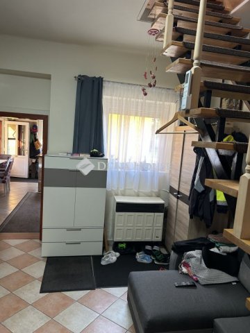 Eladó téglalakás, Hegyeshalomban 85 M Ft, 3 szobás